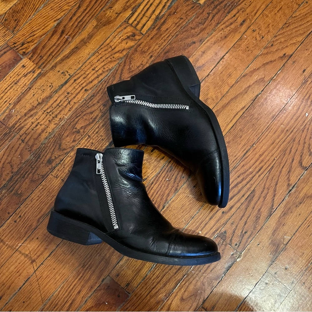 Vagabond Shoemakers Cary Black Real Leather Chelsea Ankle Boots size 7 / 37 moto